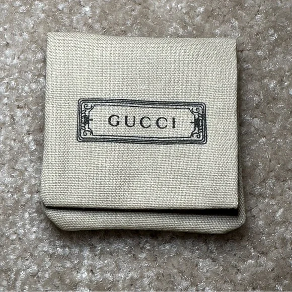 Like New Gucci TRADEMARK NECKLACE WITH HEART PENDANT - Picture 5 of 6